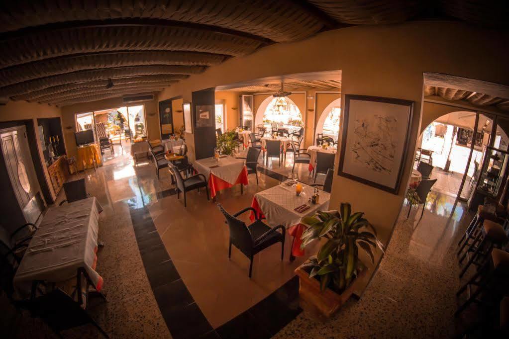 Hostal Talamanca Cala d'Or  Bagian luar foto